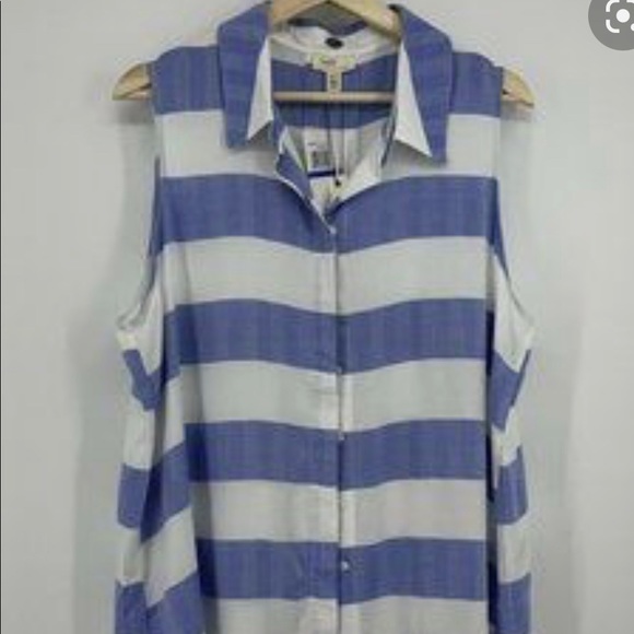 Cupio Tops - Cupio sleeveless button down shirt size small